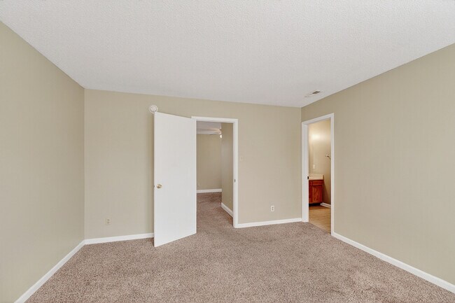 Building Photo - 2030 Orchid Bloom Ln
