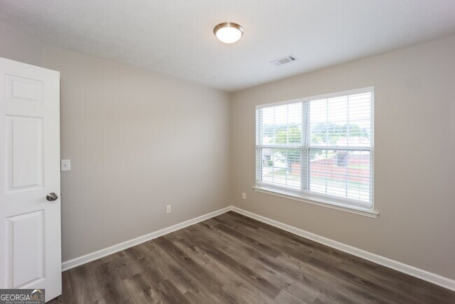 Building Photo - 7565 Woodbine Pl