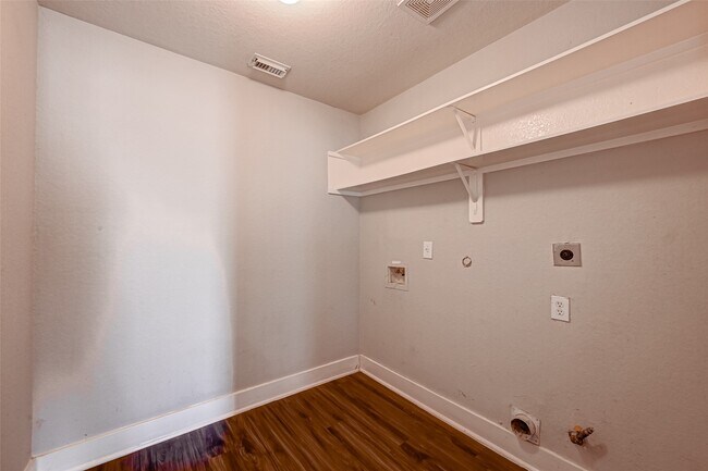 Building Photo - 7603 Chalk Hill