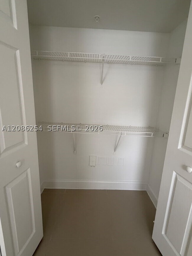 Building Photo - 2451 Centergate Dr
