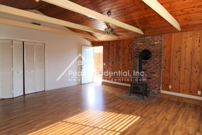 Building Photo - Charming 3bd/2ba Foothill Farms Home With 2 Car Garage!