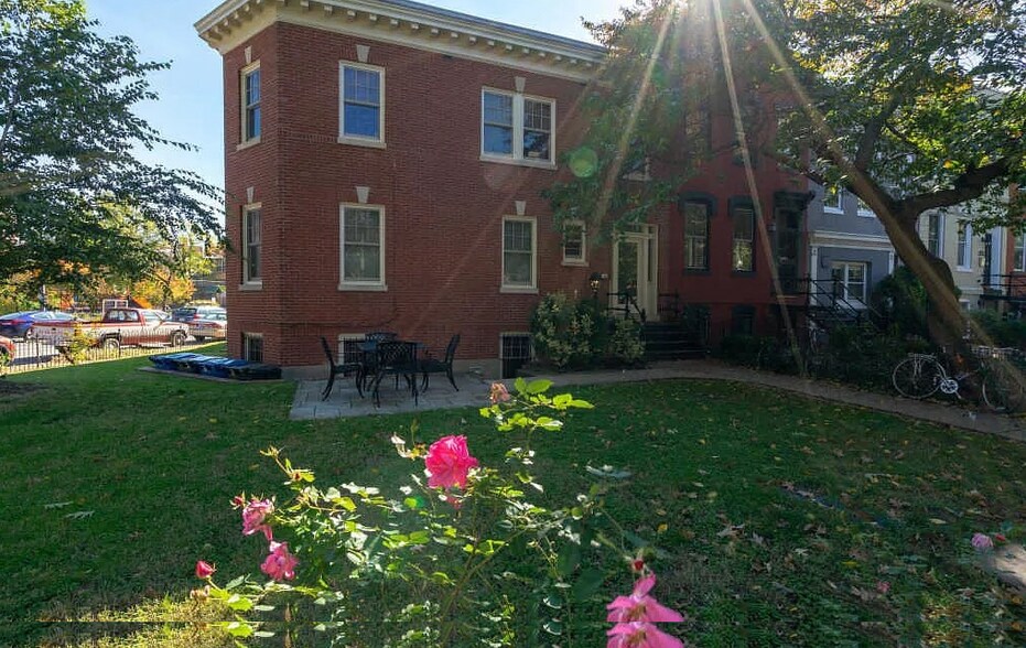 Building Photo - 337 Maryland Ave NE