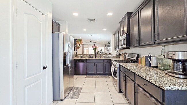 Building Photo - Beautifully updated home in Las Brisas Community of Goodyear!