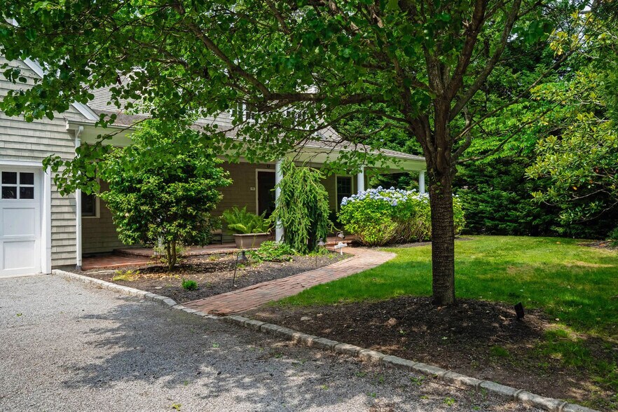 Building Photo - 11 The Pkwy