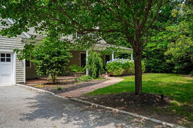 Building Photo - 11 The Pkwy