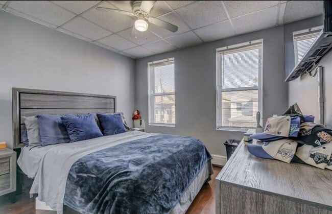 Building Photo - 128 W 20th St