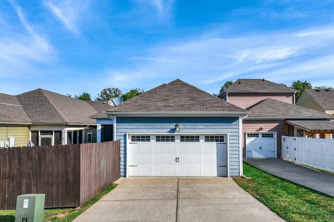 Building Photo - 2437 A Duxbury Dr