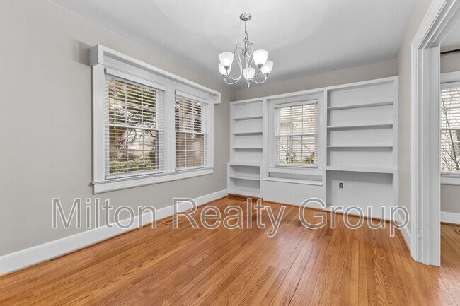 Building Photo - 1005 S 8th St