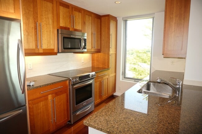 Building Photo - 10-40 Nouvelle Way