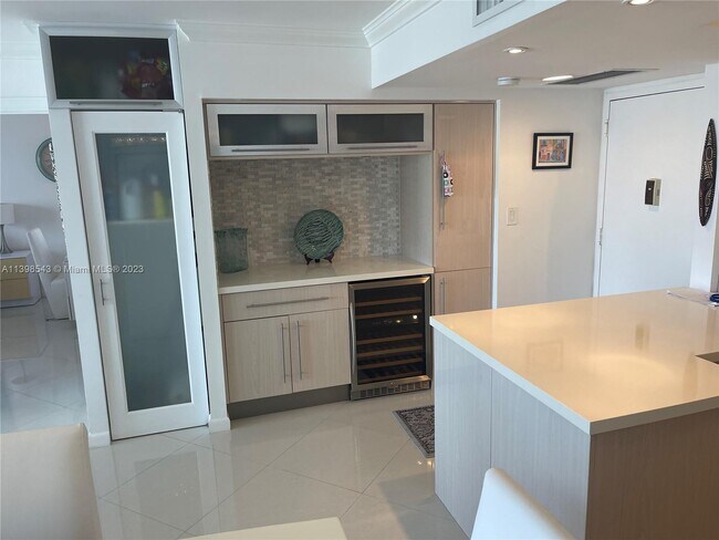 Building Photo - 2101 S Ocean Dr