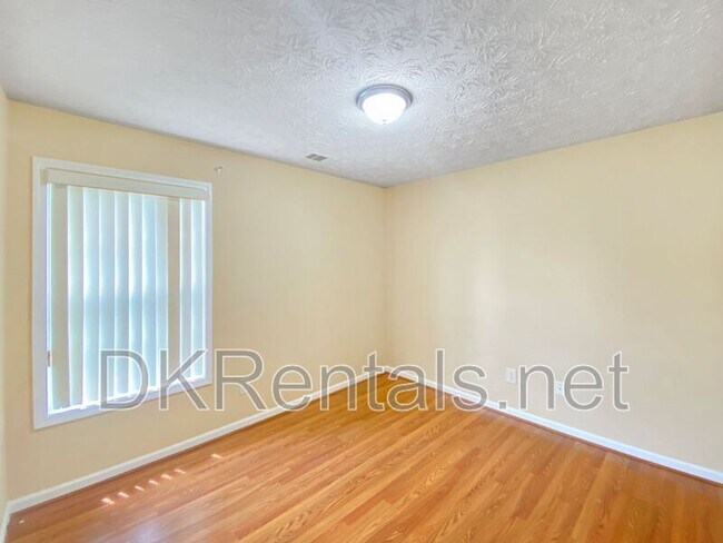 Building Photo - 1704 Riverlanding Cir