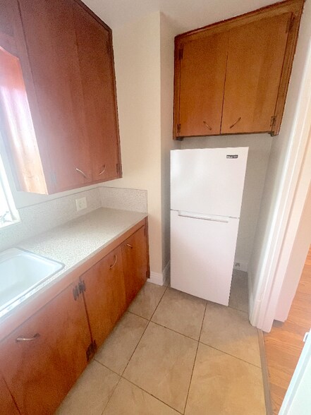 Building Photo - 515 W G St