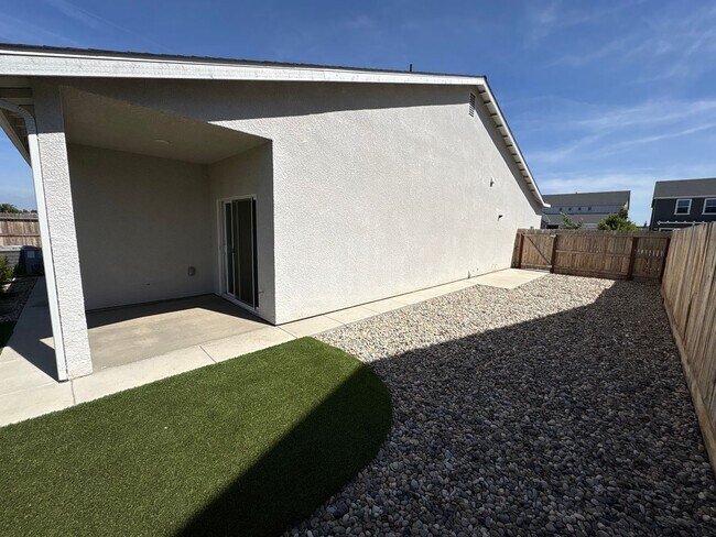 Building Photo - Lennar Home with Solar Available now for m...