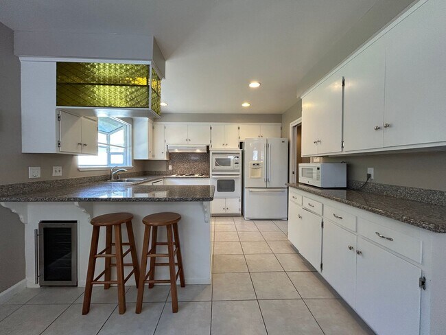 Building Photo - Spacious Single-Story 4BR Home with Bonus ...