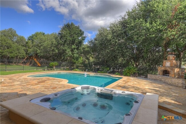 Building Photo - 9752 Trophy Oaks Dr