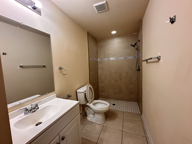 Building Photo - 1257 SE 8th Terrace