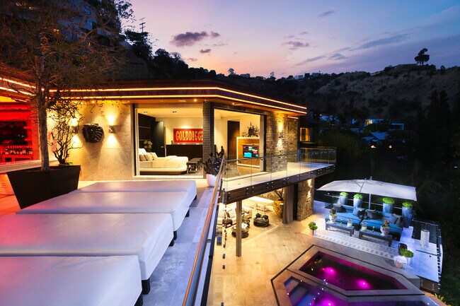 Building Photo - 8356 Sunset View Dr