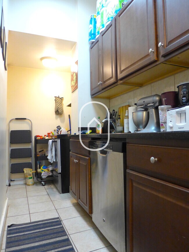 Building Photo - 37 Delle Ave