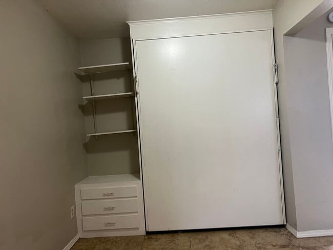Building Photo - CUTE CUTE CUTE Single story townhome..