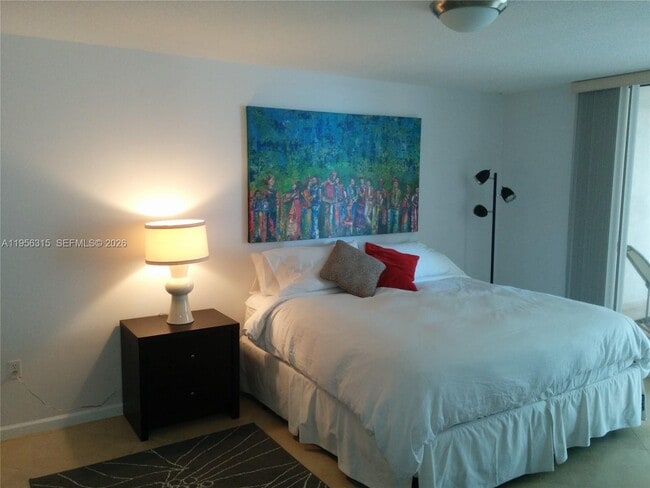 Building Photo - 1200 Brickell Bay Dr