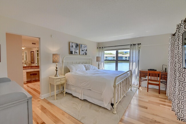 Building Photo - 6748 Willow Wood Dr