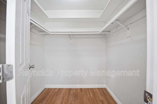 Building Photo - 633 R Ave