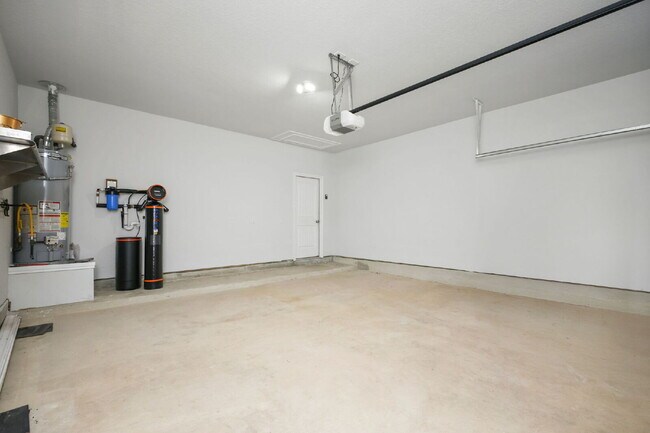 Building Photo - 3/2 Available Now in Converse - 1 MONTH FREE