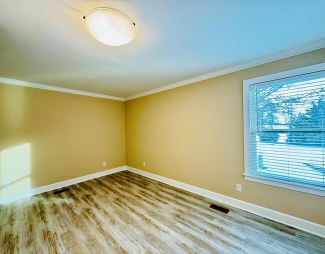 Building Photo - Luxury country rental 4x3 gated off black top!