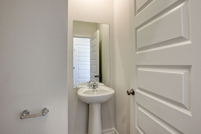 Building Photo - Wow!! 18-month lease in Sango!!