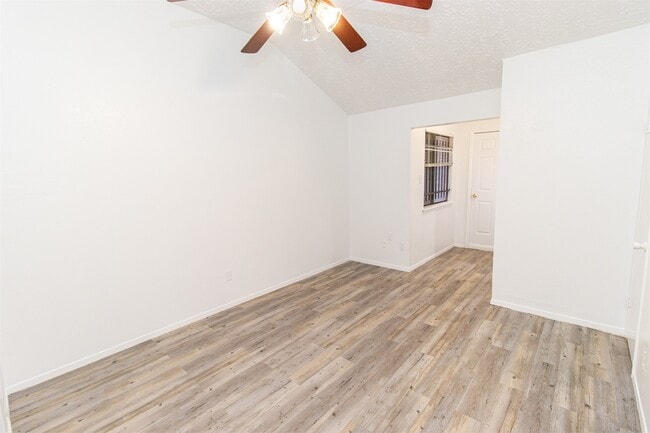 Building Photo - 918 Littleport Ln