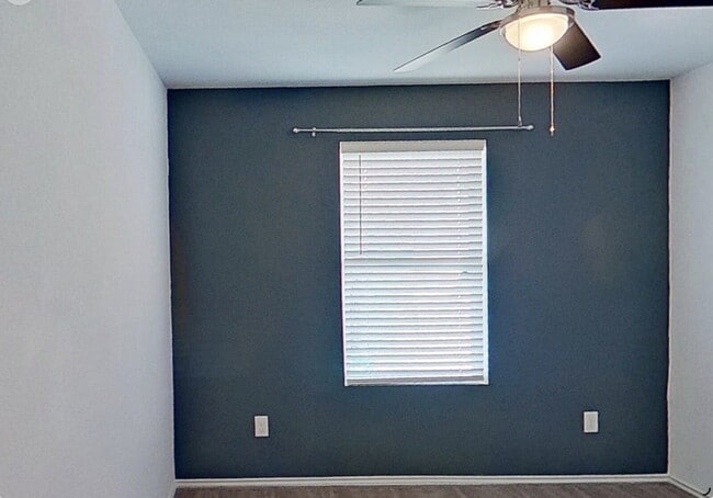 Building Photo - "Charming 4-Bedroom Haven in Saint Hedwig with 2 Full Baths and 1668 Sq Ft of Comfort!"