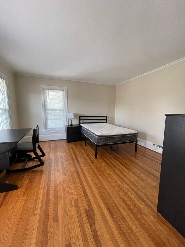 Building Photo - 1148 Memorial Ave