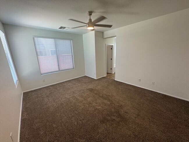 Building Photo - 4133 E Cherry Hills Dr