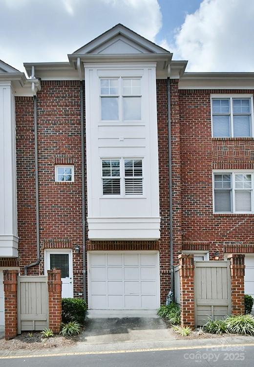 Building Photo - 4939 S Hill View Dr