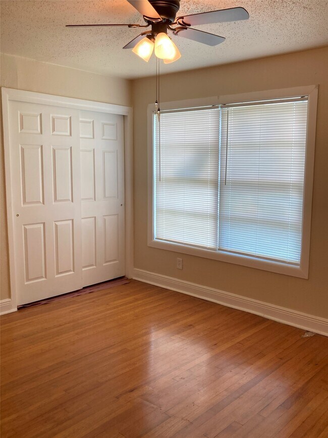 Building Photo - 1202 Dunstan Rd