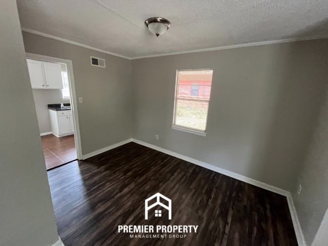 Building Photo - 5580 Lochinvar Rd