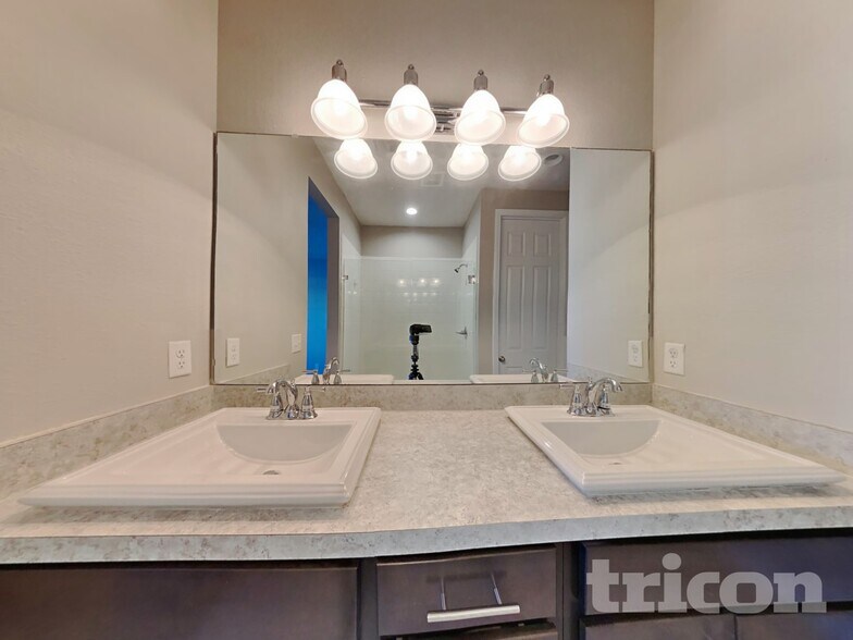 Building Photo - 3399 Traceland Oak Ln