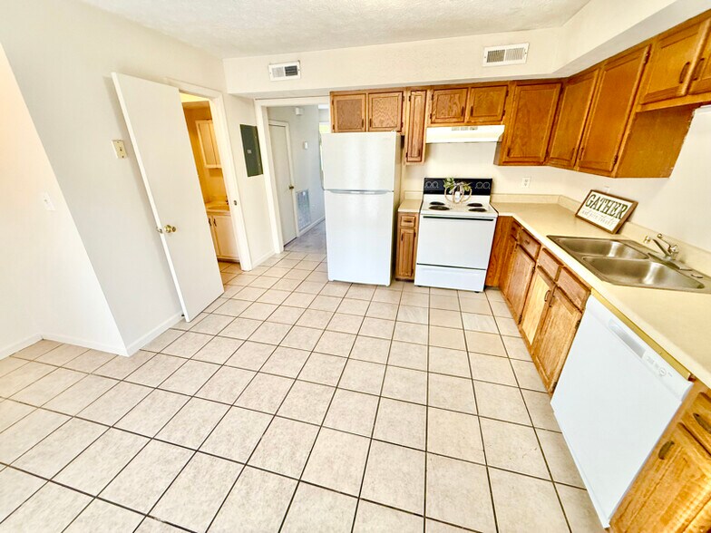 Building Photo - 342 Old Gray Station Rd