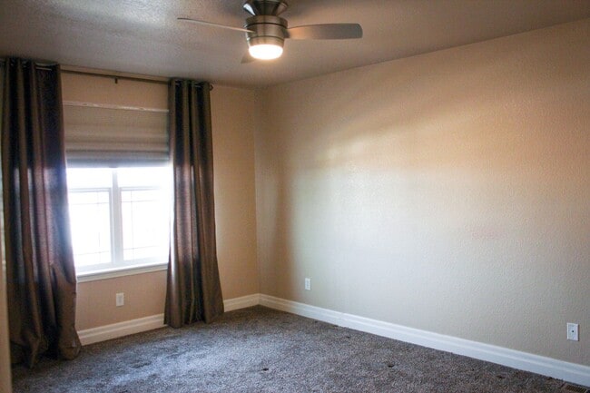 Building Photo - Meticulously maintained townhome on August...