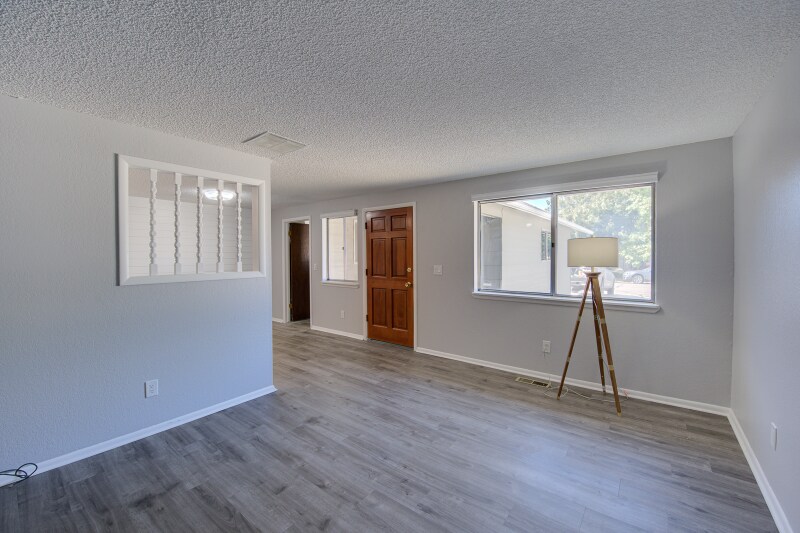 Building Photo - 2032 Division Ave