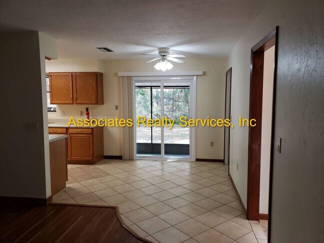 Building Photo - Renovated 2 bedroom with Office home in Springtree!