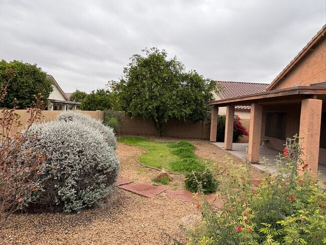 Building Photo - 461 E Pinto Dr