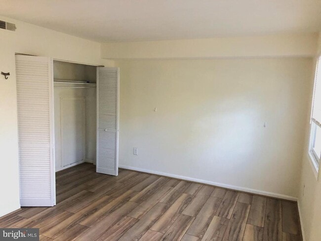 Building Photo - 884 Quince Orchard Blvd