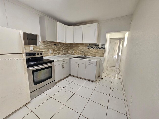 Building Photo - 1727 Fletcher St