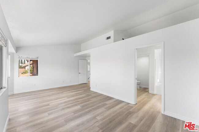 Building Photo - 37105 Zinnia St