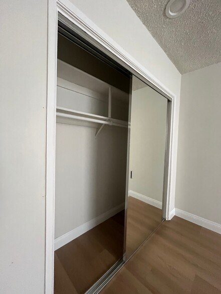 Building Photo - 300 S Gramercy Pl