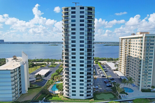 Building Photo - 5420 N Ocean Dr