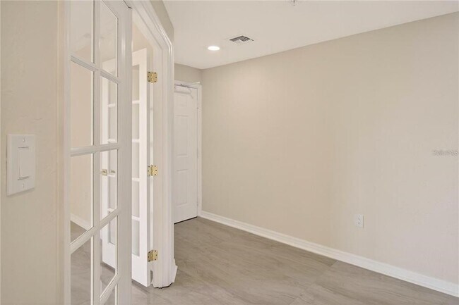 Building Photo - 5430 Eagles Point Cir