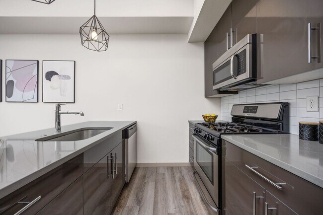 Building Photo - 2 Bed 2 Bath Condo With Mountain Views In ...