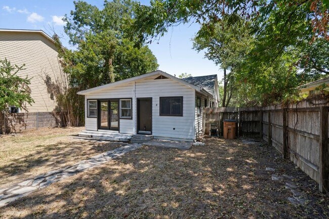 Building Photo - 1500 Newning Ave